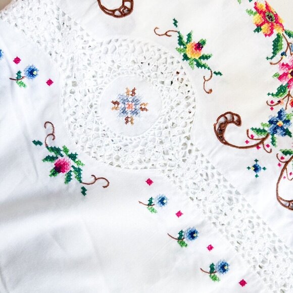Vintage Antique Cross Stich Embroidered Crochet Large Tablecloth - Picture 3 of 11